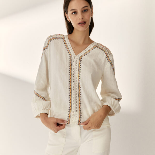 Blusa romántica bordada Paz Torras