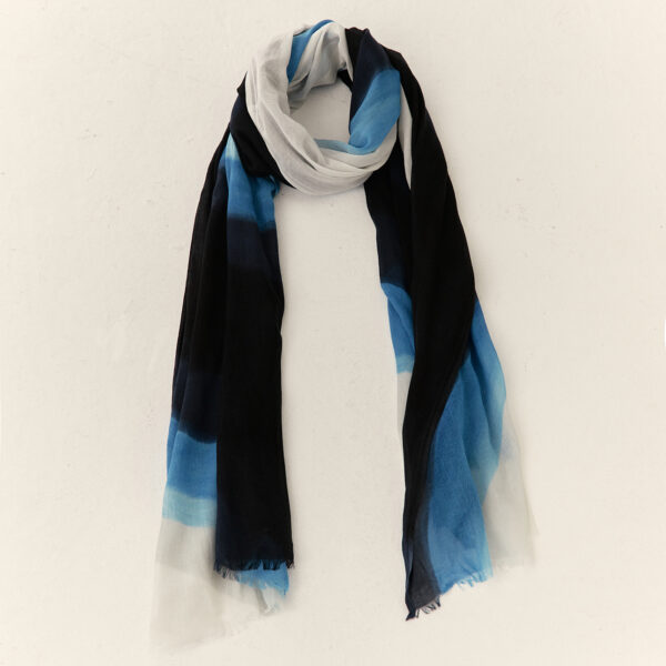 Fular tonos azules Paz Torras - Imagen 3